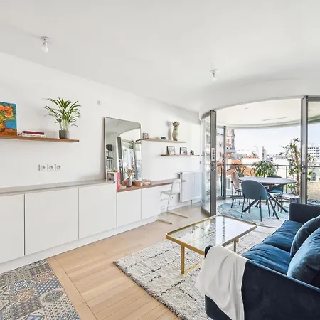 Veeve - The Transforming Terrace Apartament